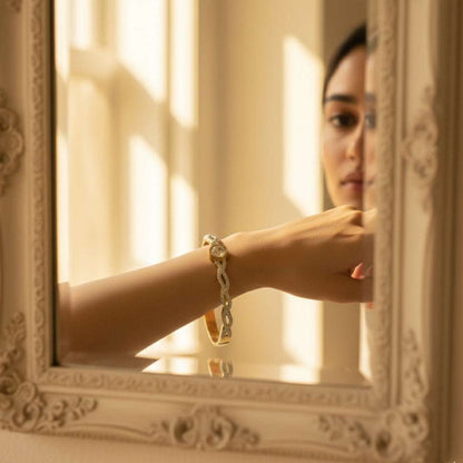 Anti-Tarnish Gold Bracelet | Twisted Crystal Center Bangle