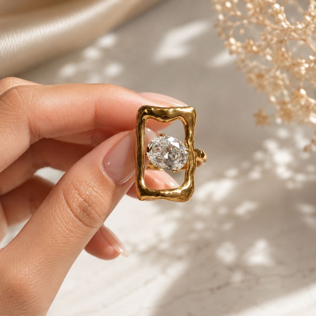 Luxury Gold Statement Ring with Oval Crystal Gemstone – Elegant Fashion Jewelry