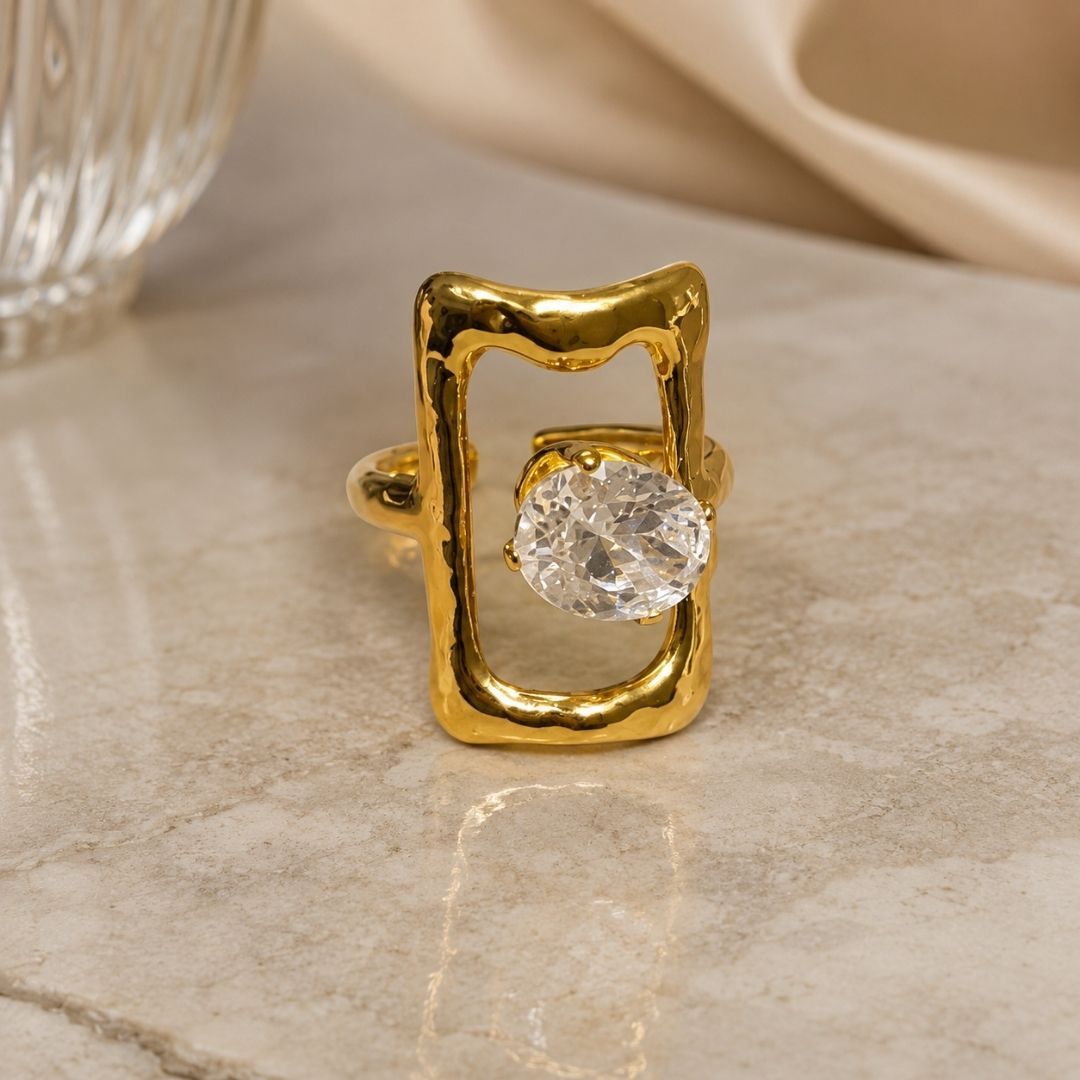 Luxury Gold Statement Ring with Oval Crystal Gemstone – Elegant Fashion Jewelry