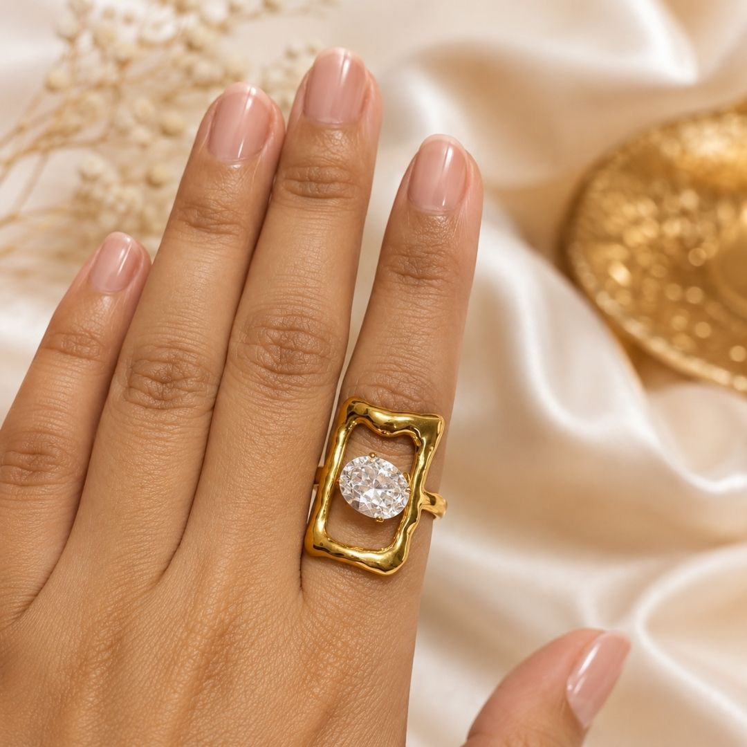 Luxury Gold Statement Ring with Oval Crystal Gemstone – Elegant Fashion Jewelry