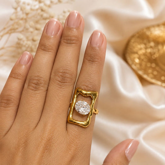 Luxury Gold Statement Ring with Oval Crystal Gemstone – Elegant Fashion Jewelry