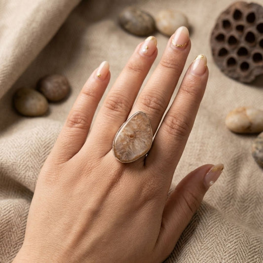 Elegant Oxidised Stone Statement Ring – Vintage Finish