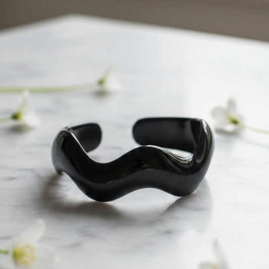 Black Resin Wave Bangle Bracelet for Women – Stylish Minimal Cuff