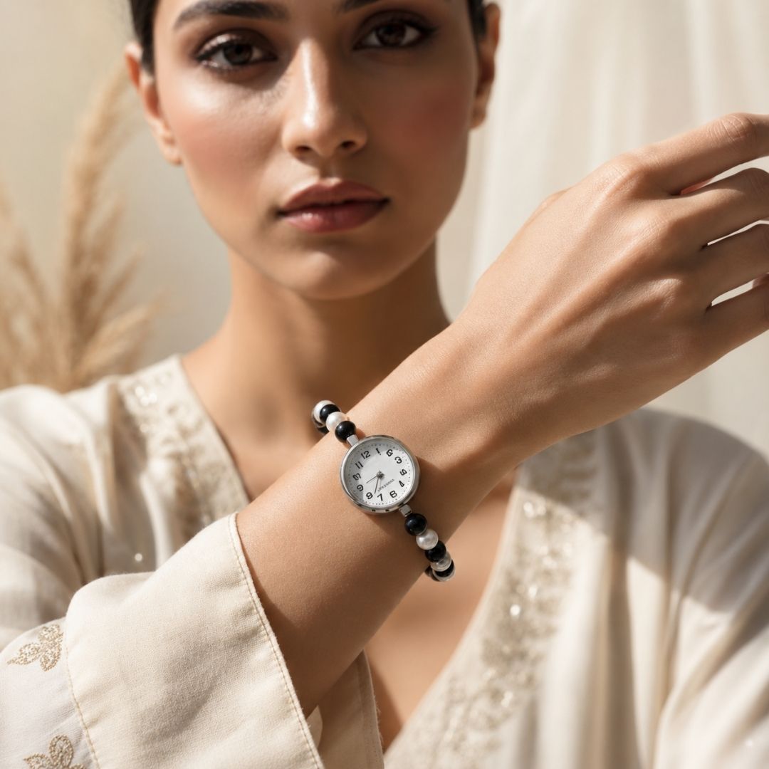 Black & White Bead Bracelet Watch – Elegant Monochrome Design