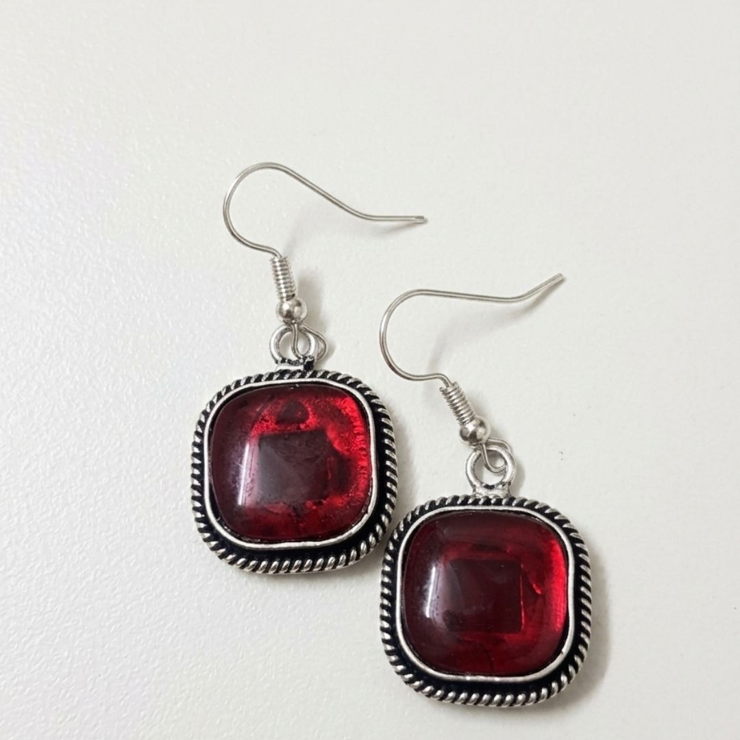 Vintage-Inspired Red Glass Drop Earrings – Silver Tone Dangle Earrings