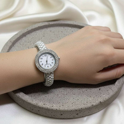 Luxury Silver Crystal Women's Watch – Elegant Quartz Timepiece