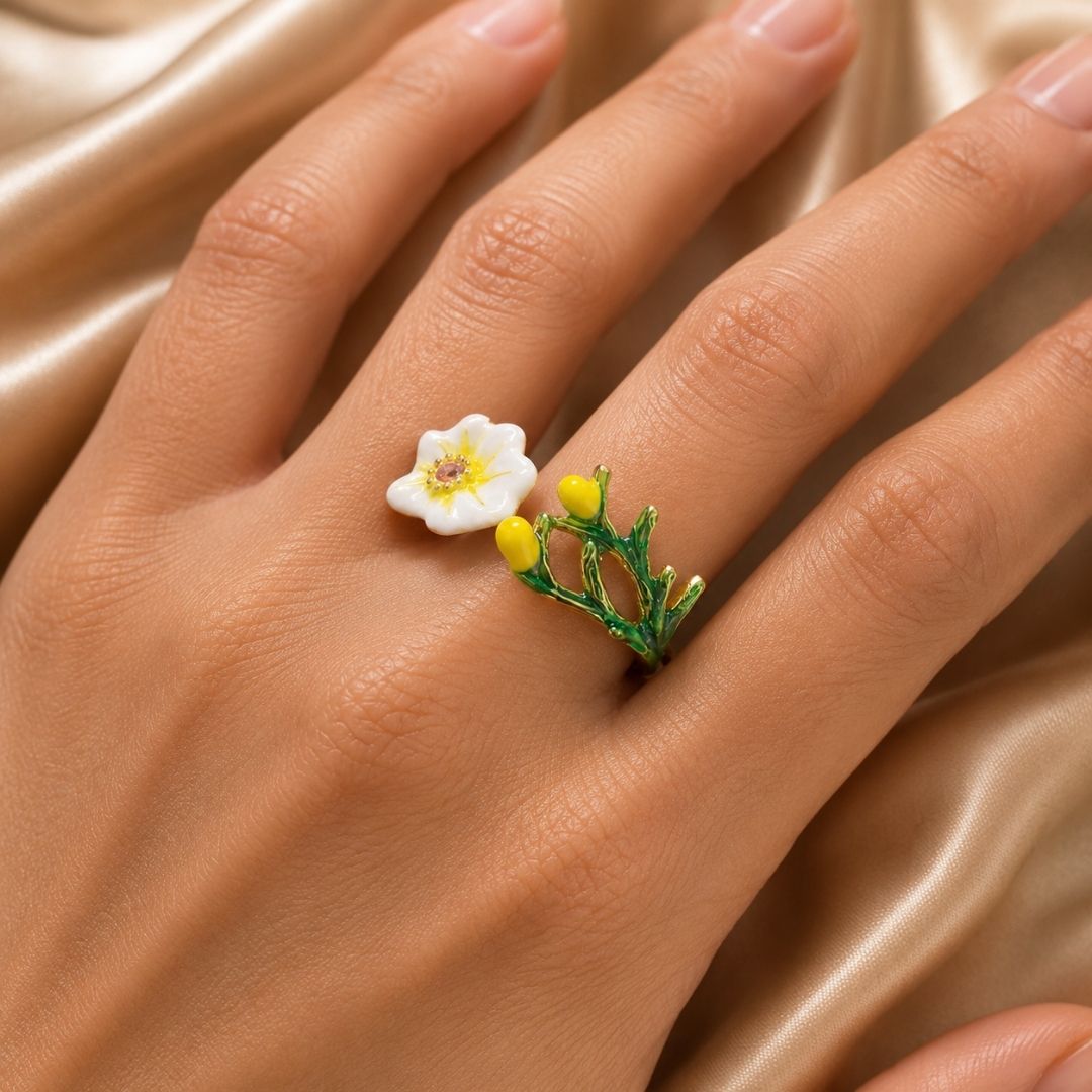 Blooming Daisy Adjustable Ring – 18K Gold Plated Floral Statement Ring