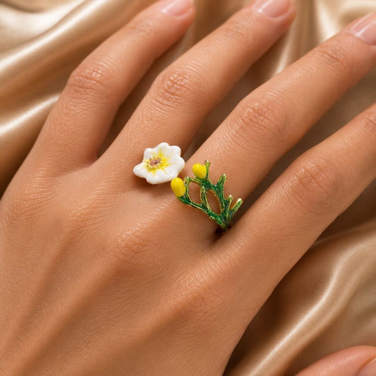 Blooming Daisy Adjustable Ring – 18K Gold Plated Floral Statement Ring