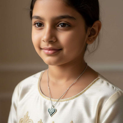 Black Crystal Heart Pendant Necklace – Silver Chain