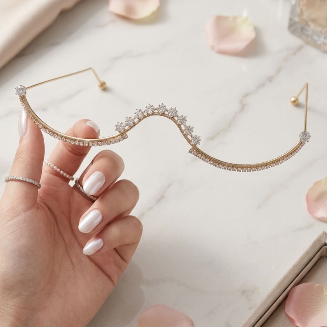 Chic Brass Facelet with Sparkling Arc Design Facelet
