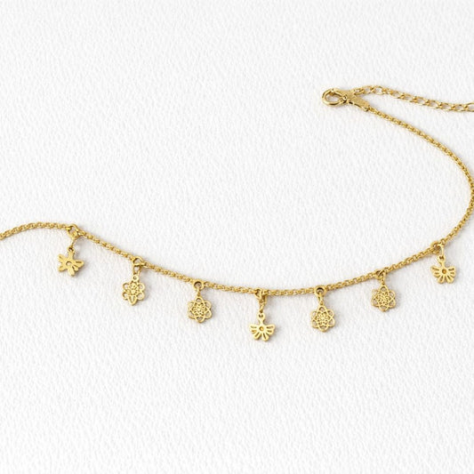 Floral Charm Gold Anklet – Lightweight & Adjustable