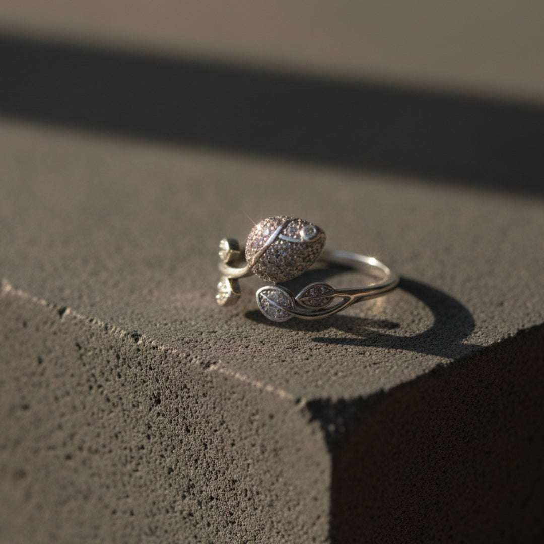 Elegant Silver Plated Leaf & Dewdrop Design Ring