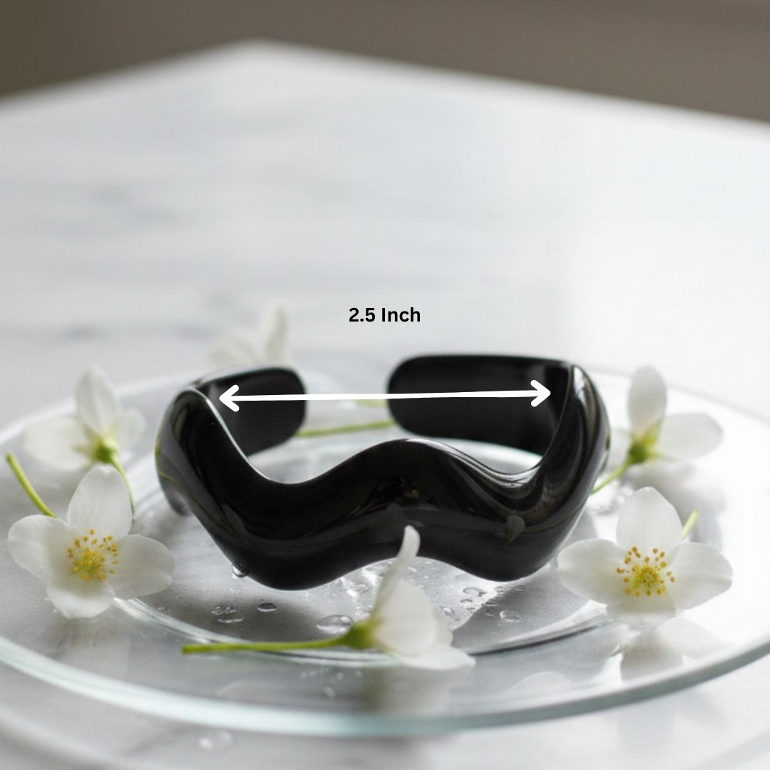 Black Resin Wave Bangle Bracelet for Women – Stylish Minimal Cuff