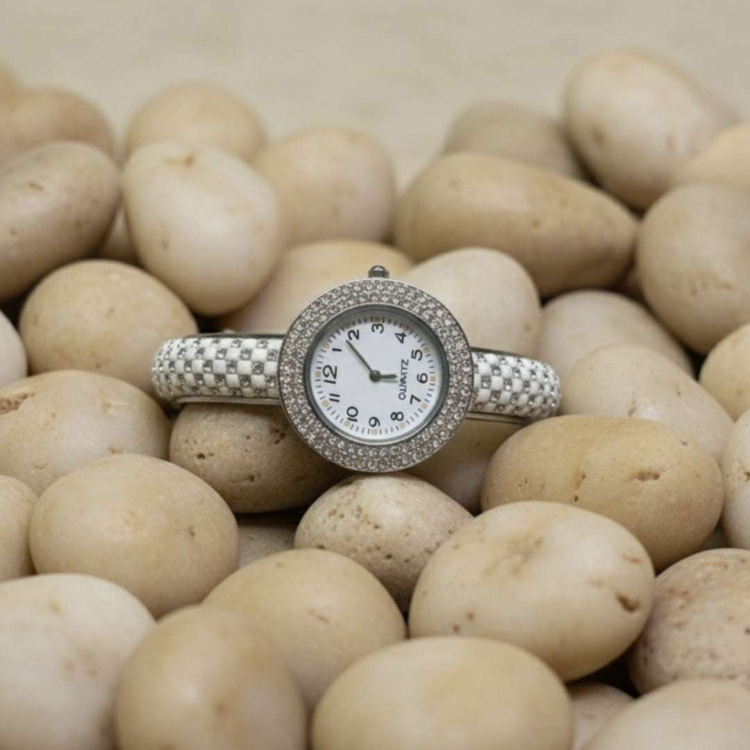 Luxury Silver Crystal Women's Watch – Elegant Quartz Timepiece