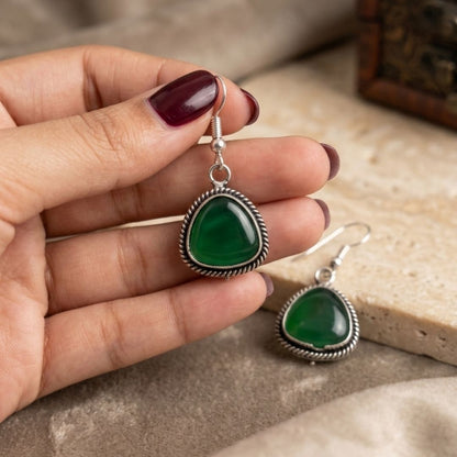 Vintage Green Stone Drop Earrings – Antique Silver-Tone Dangle Earrings