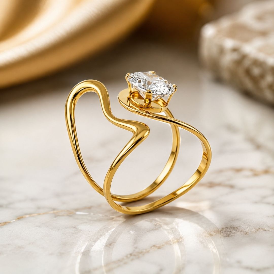 Elegant Gold Statement Ring with Round Crystal – Chic Minimalist Jewelry