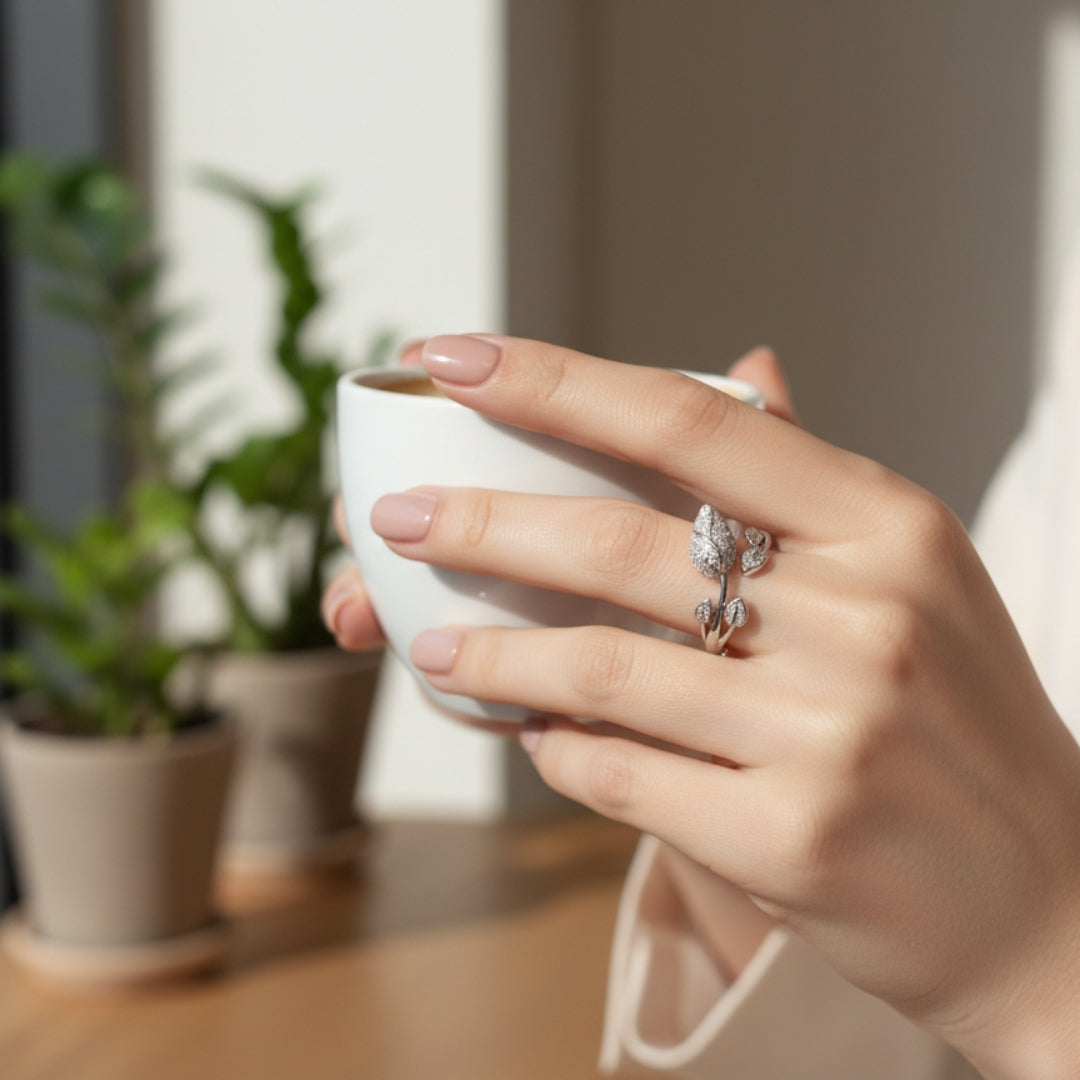 Elegant Silver Plated Leaf & Dewdrop Design Ring
