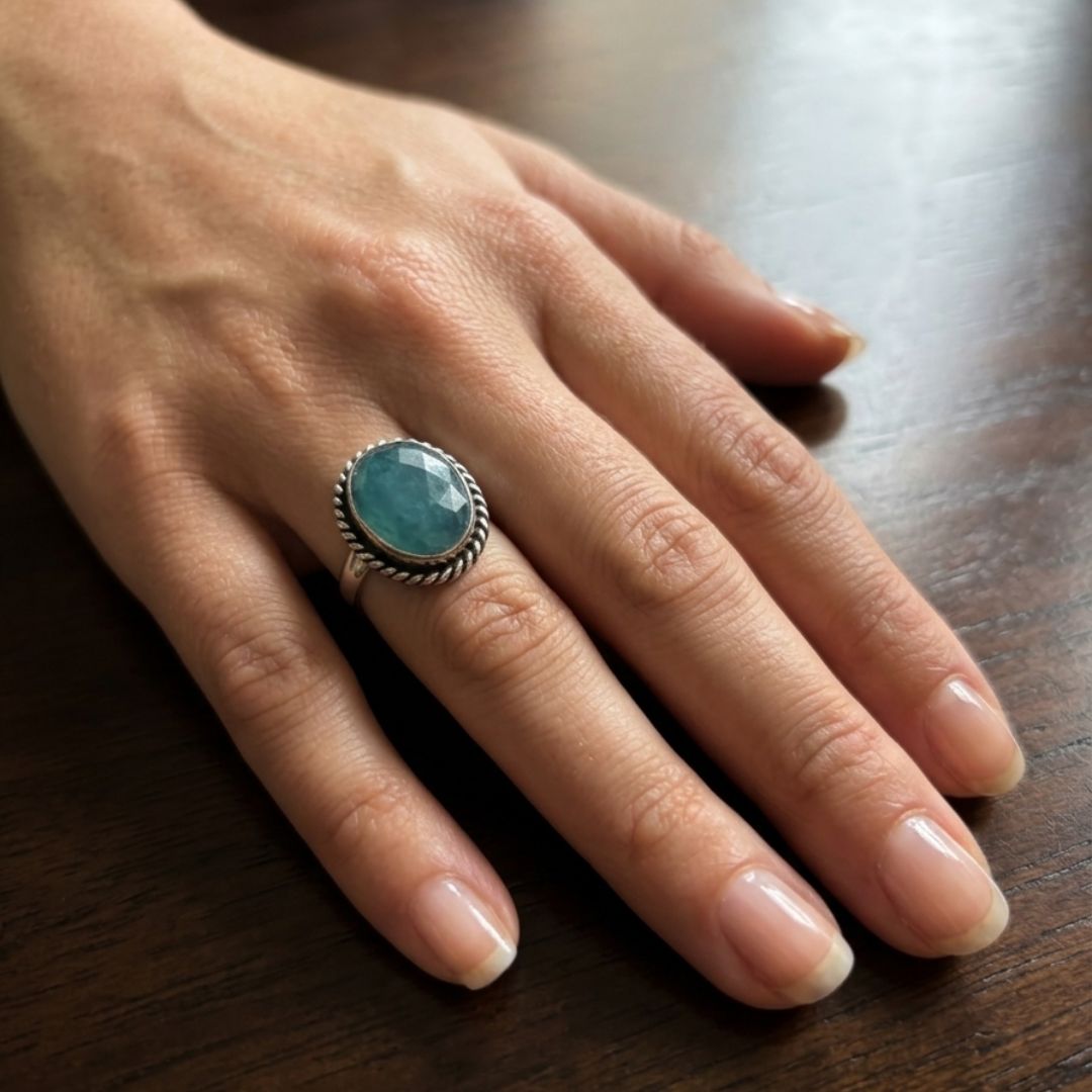 Vintage Lapis Sky Blue Stone Silver Ring