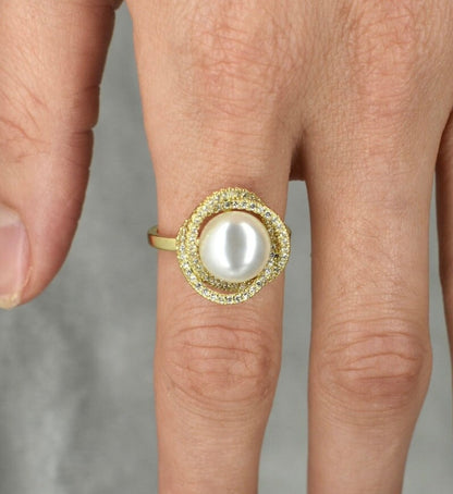 Gold Ring With Pearl And Crystal Halo