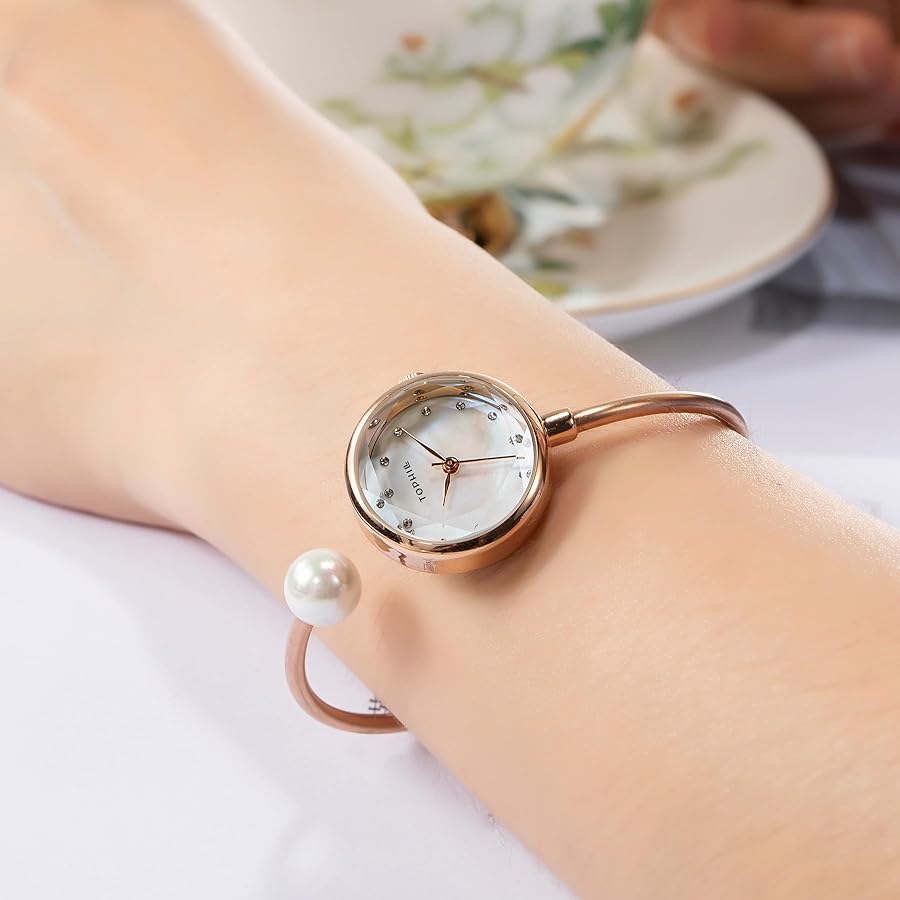 Fashionable Mother-of-Pearl Diamond Pointer Bracelet Watch