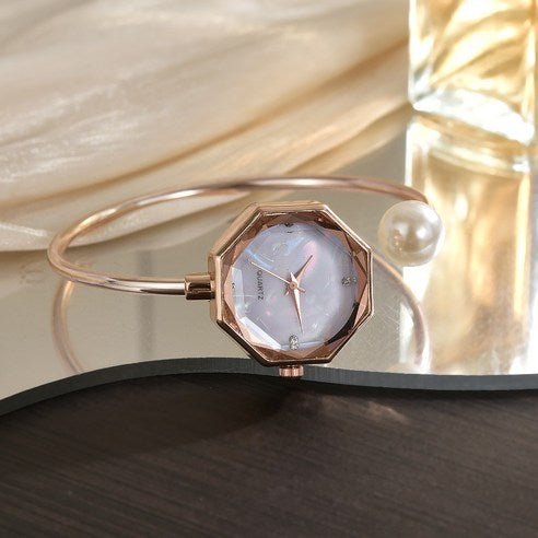 Fashionable Mother-of-Pearl Diamond Pointer Bracelet Watch