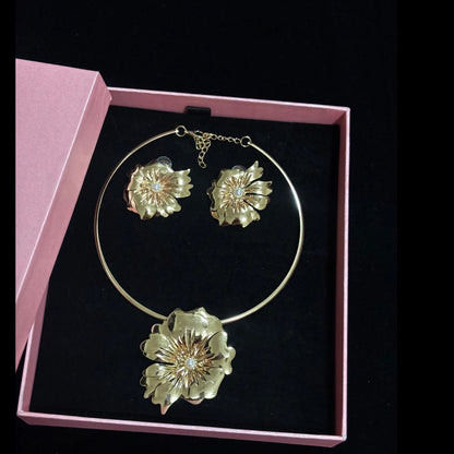Lux Gold Plated Pearl Bloom Necklace Set
